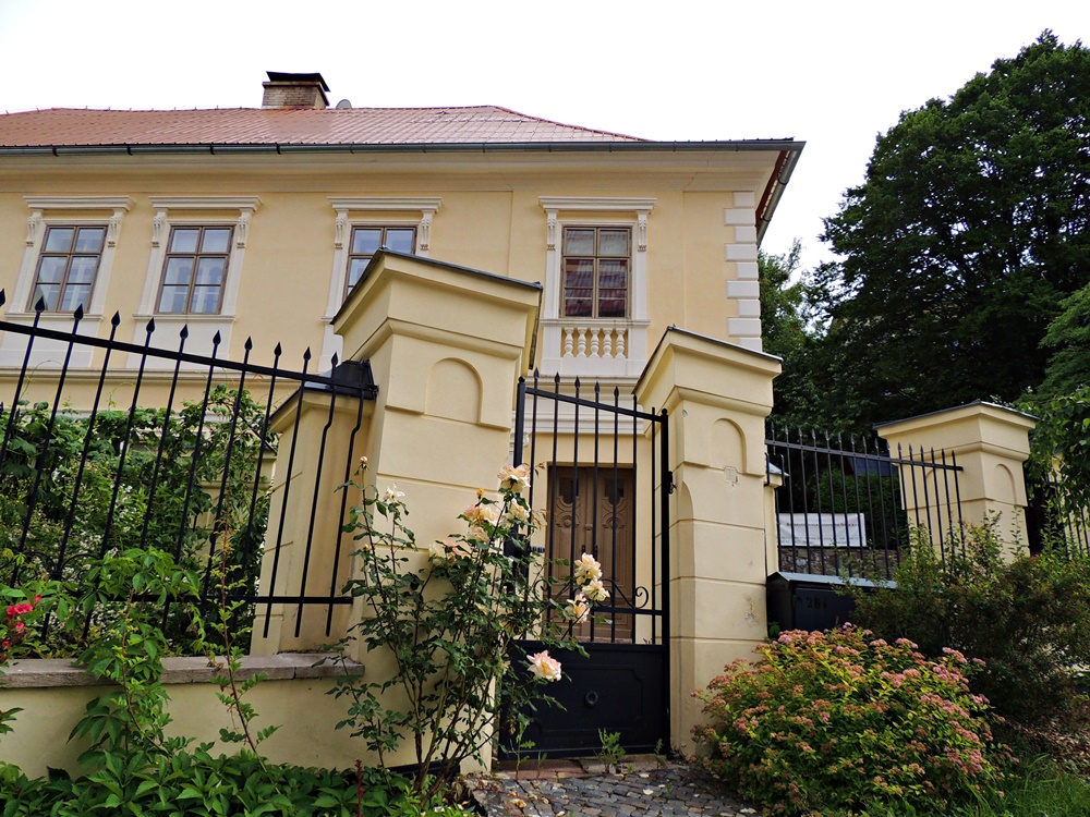 Dom neďaleko Baníckej a lesnickej akadémie