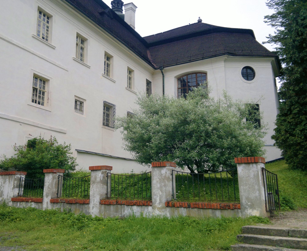 Antol, pohľad z boku