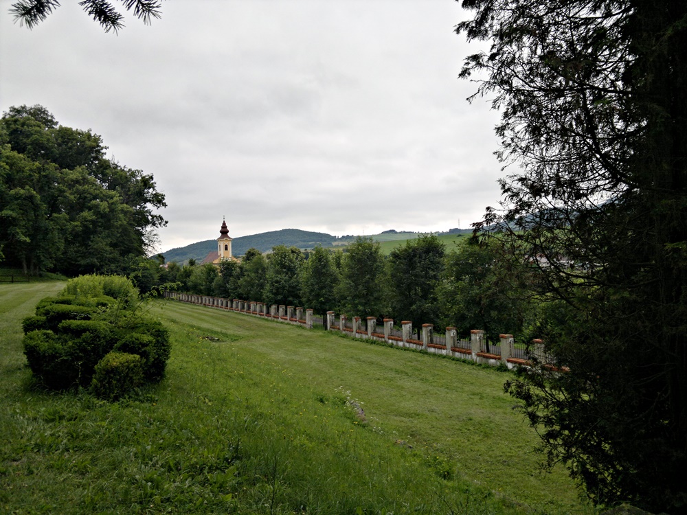 Kaštieľ Antol, pohľad do krajiny