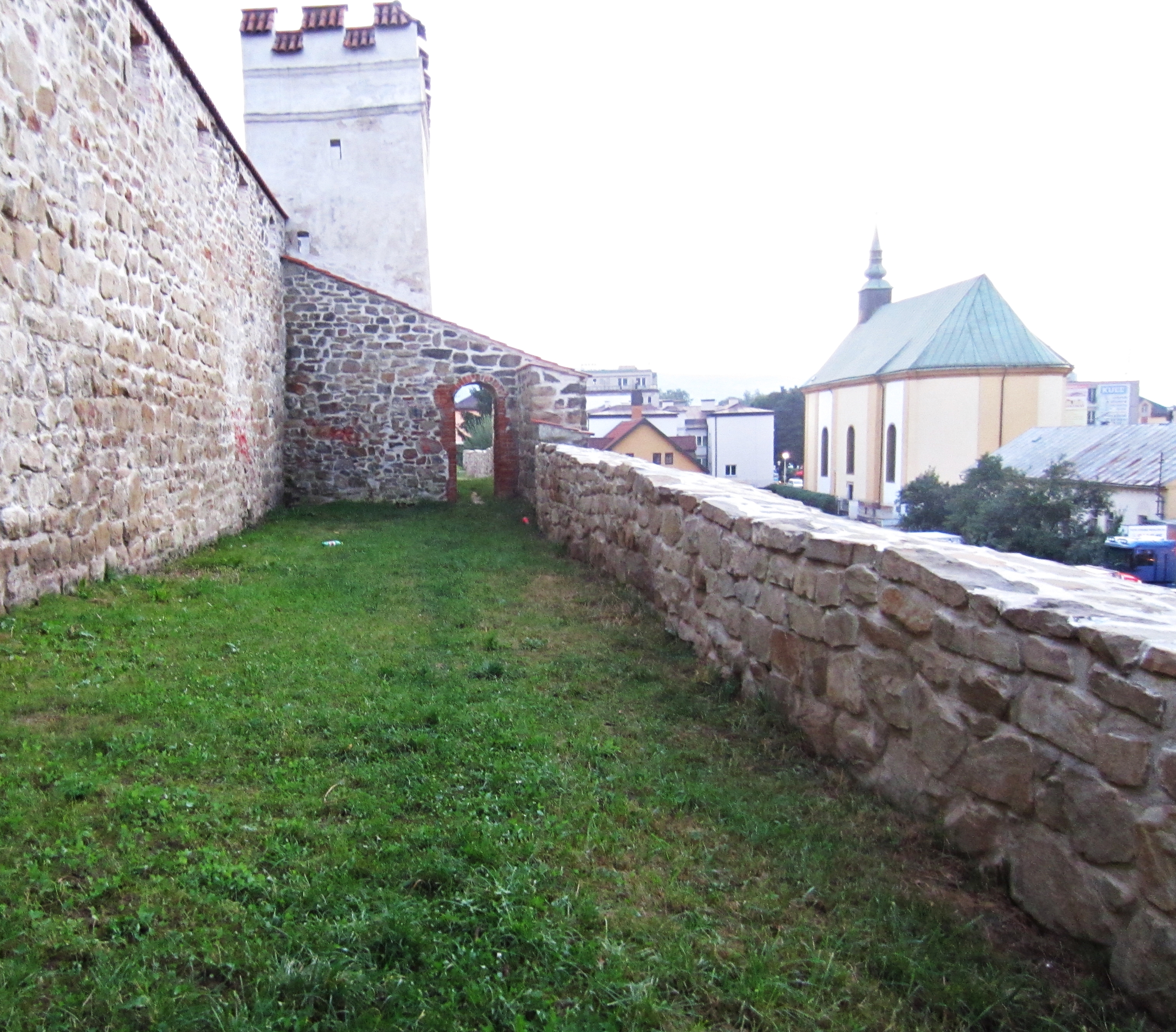Hradby.